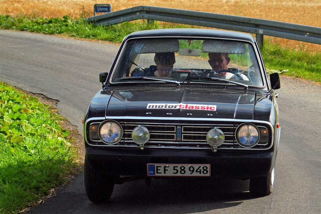 Far og søn Henrik og Martin Møller-Nielsen er ud af en dansk rallyfamilie gennem tre generationer. De fører FDM DASU Classic i deres Ford Cortina 1600E.
(Foto: Aage Keseler Kirketerp)